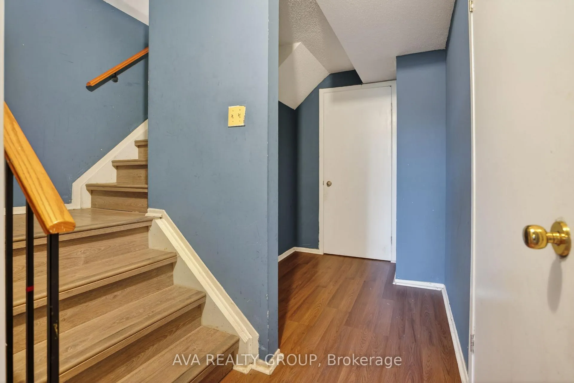 Photo 21 of 27 Danaher Drive, Ottawa, Barrhaven - Heritage Park — HOMEH