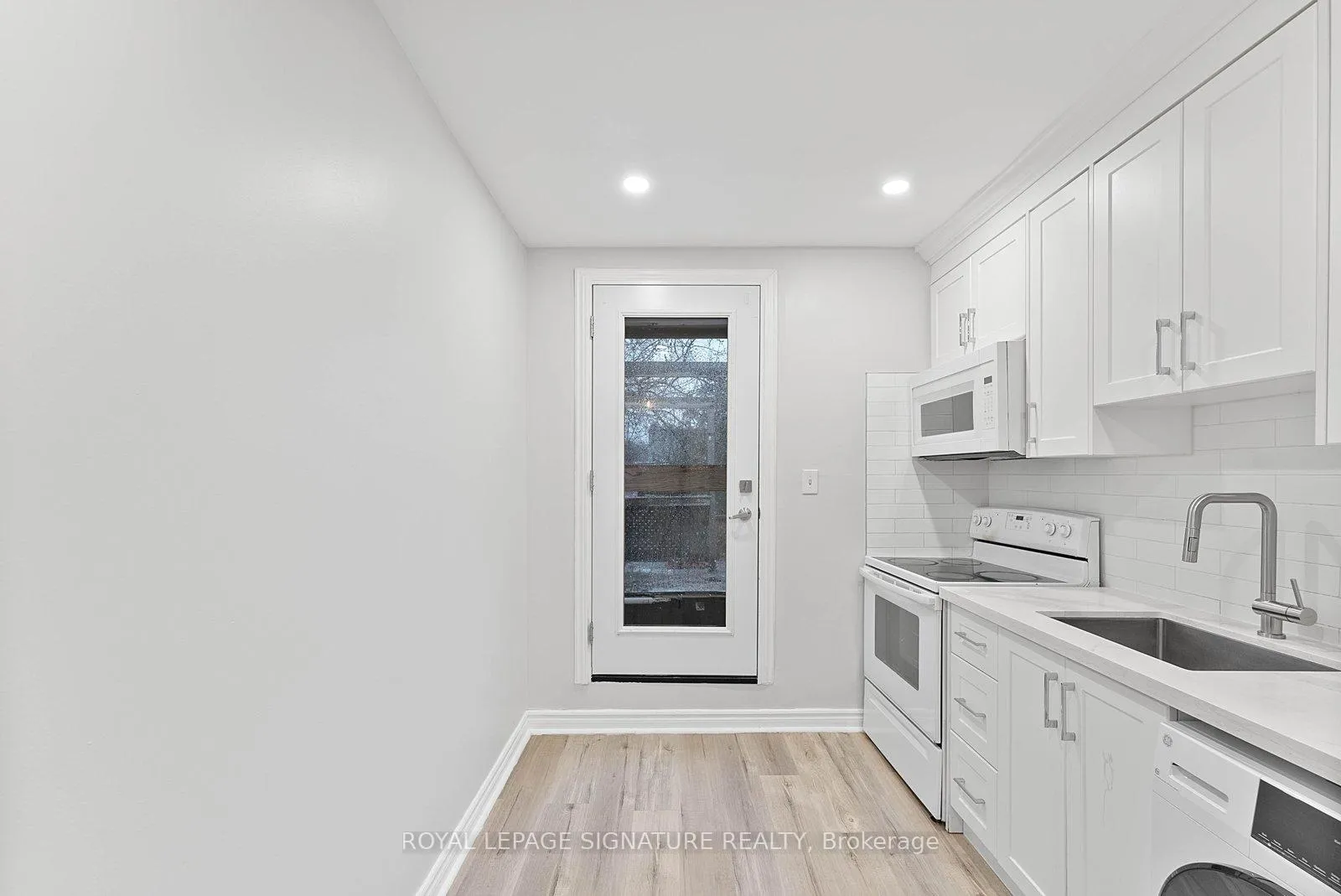 Photo 3 of Unit 2, 233 Greenwood Avenue, Toronto, Greenwood-Coxwell — HOMEH