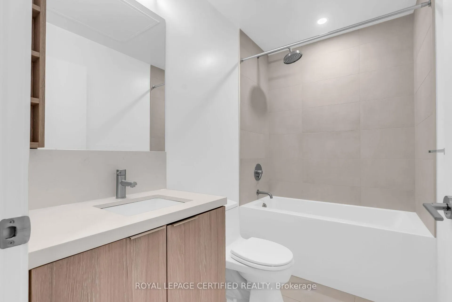 Photo 24 of Unit 919, 2020 Bathurst Street, Toronto, Humewood-Cedarvale — HOMEH