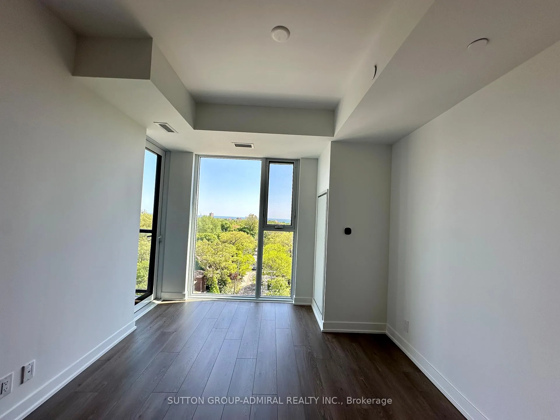 Photo 3 of Unit 1104, 1660 Bloor Street W, Toronto, High Park North — HOMEH