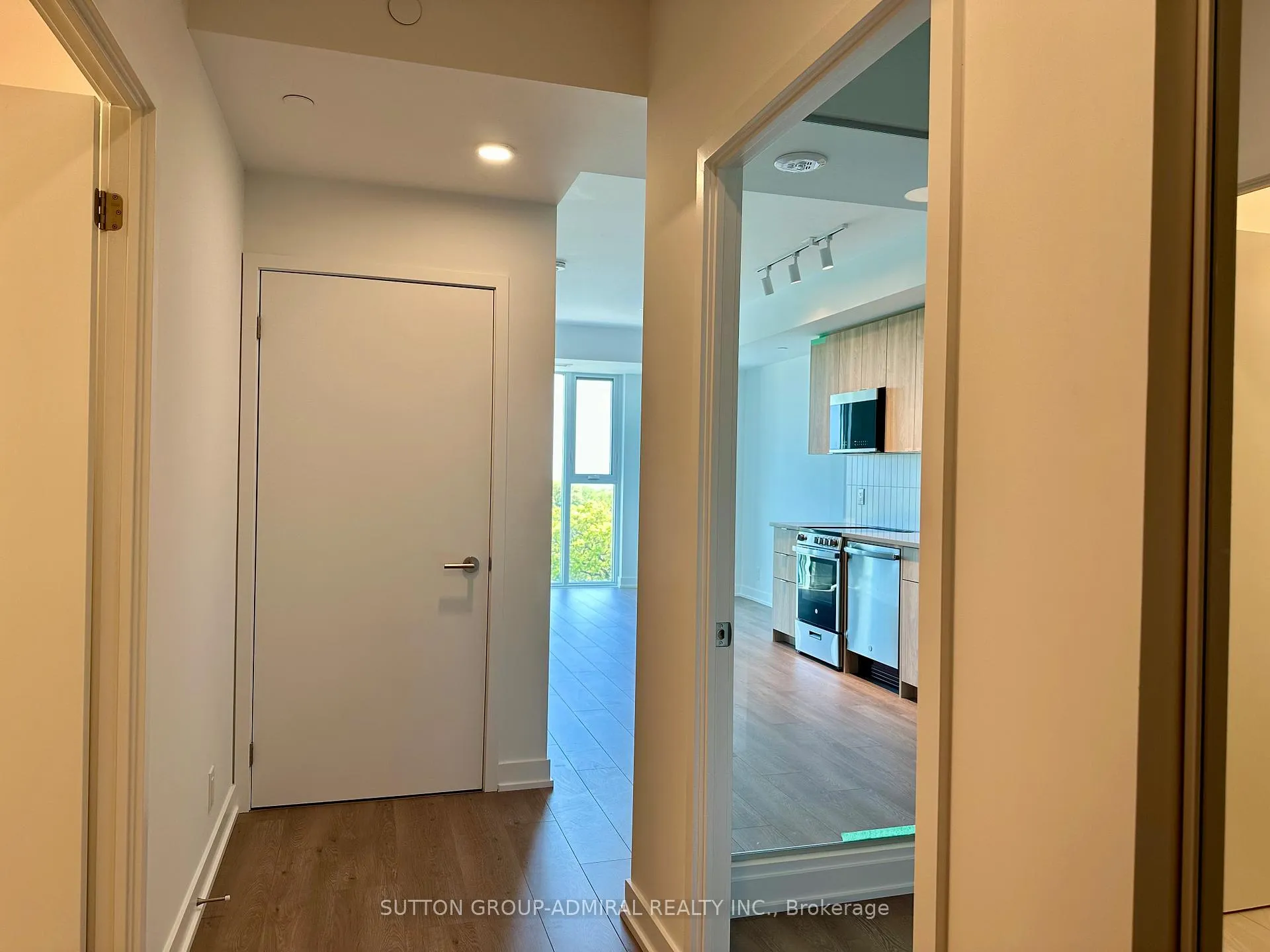 Photo 4 of Unit 1104, 1660 Bloor Street W, Toronto, High Park North — HOMEH