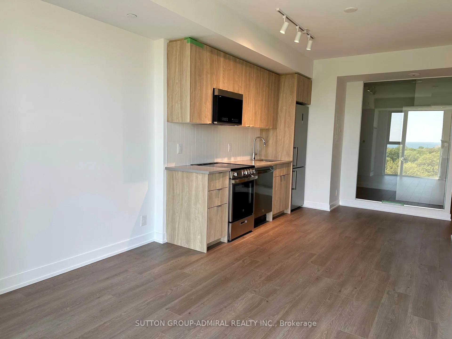 Photo 10 of Unit 1104, 1660 Bloor Street W, Toronto, High Park North — HOMEH