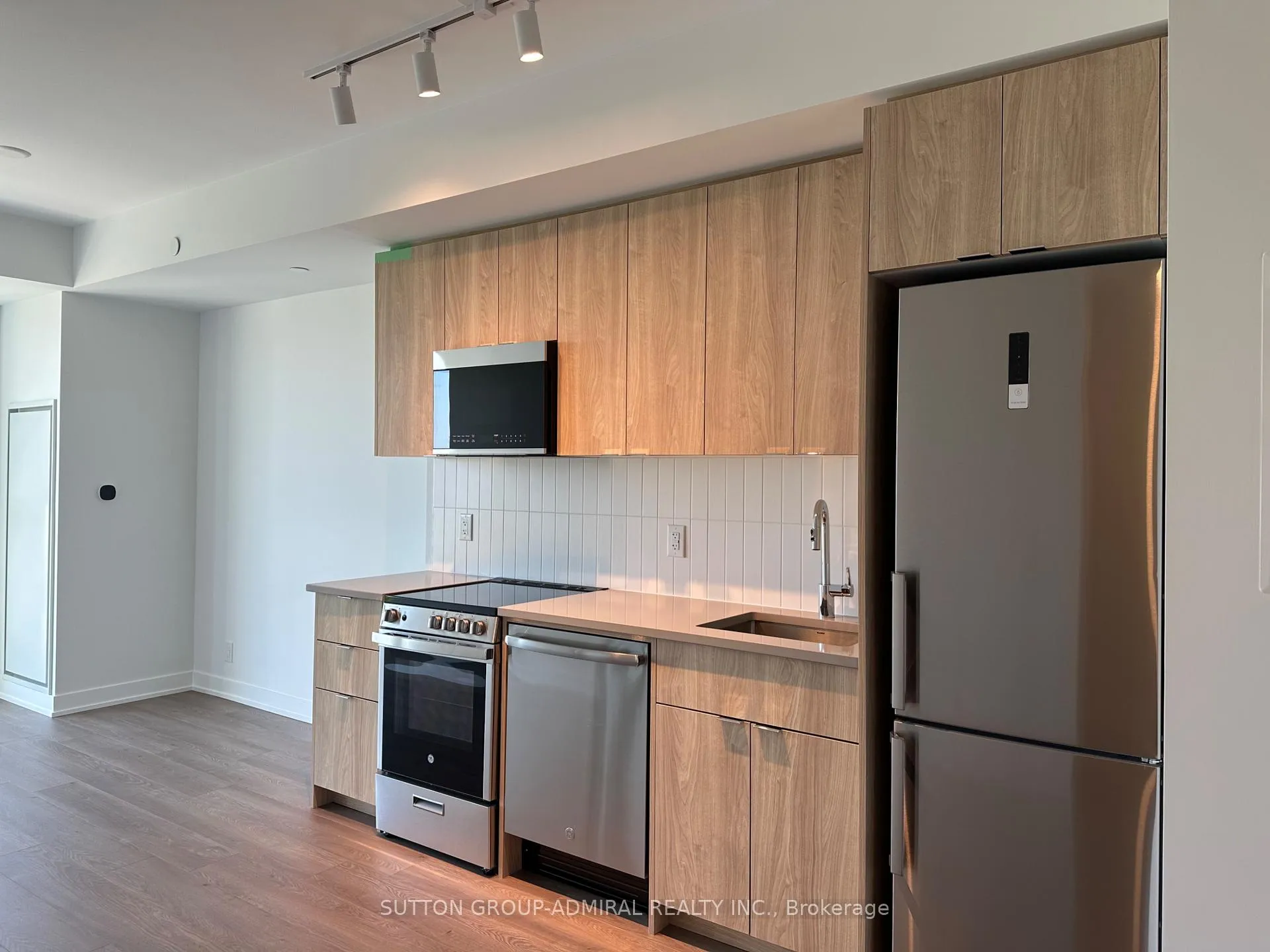 Photo 12 of Unit 1104, 1660 Bloor Street W, Toronto, High Park North — HOMEH