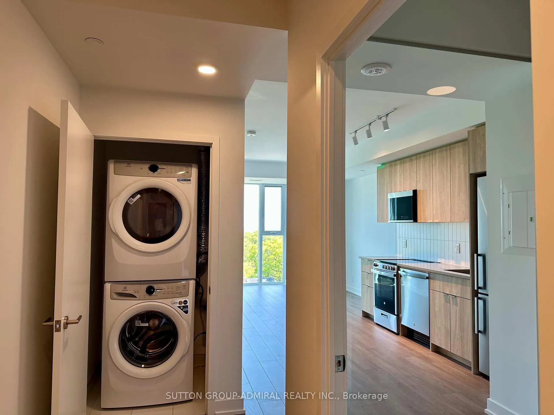 Photo 14 of Unit 1104, 1660 Bloor Street W, Toronto, High Park North — HOMEH