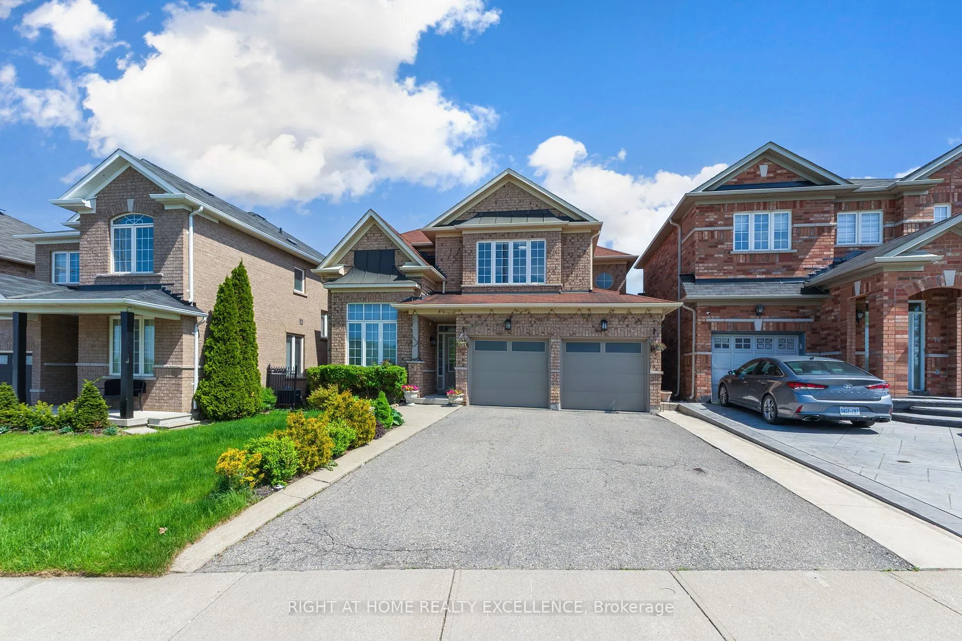 Front of 17 Keeleview Crescent