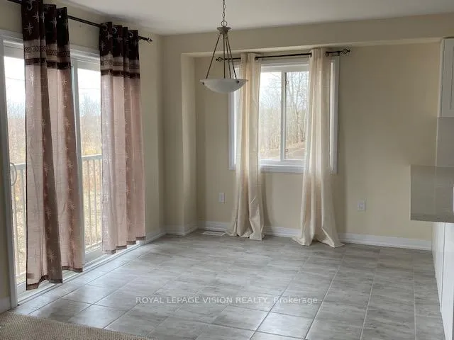 Photo 4 of 45 Carew Boulevard, Kawartha Lakes, Lindsay — HOMEH