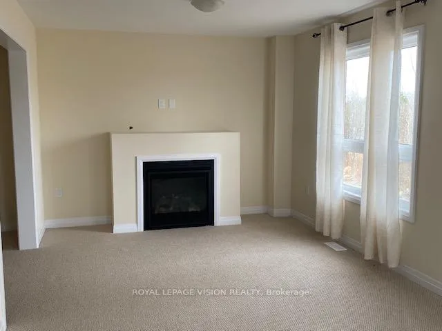 Photo 5 of 45 Carew Boulevard, Kawartha Lakes, Lindsay — HOMEH
