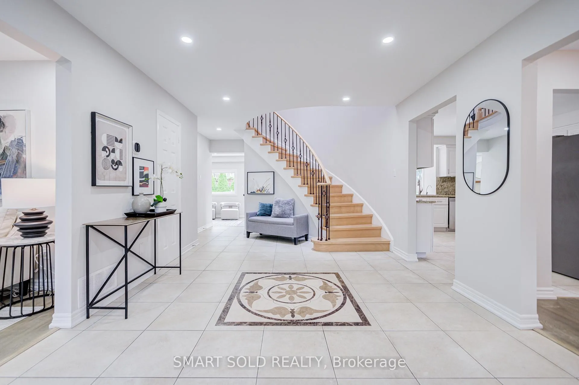 Photo 4 of 41 Carnforth Drive, Markham, Unionville — HOMEH