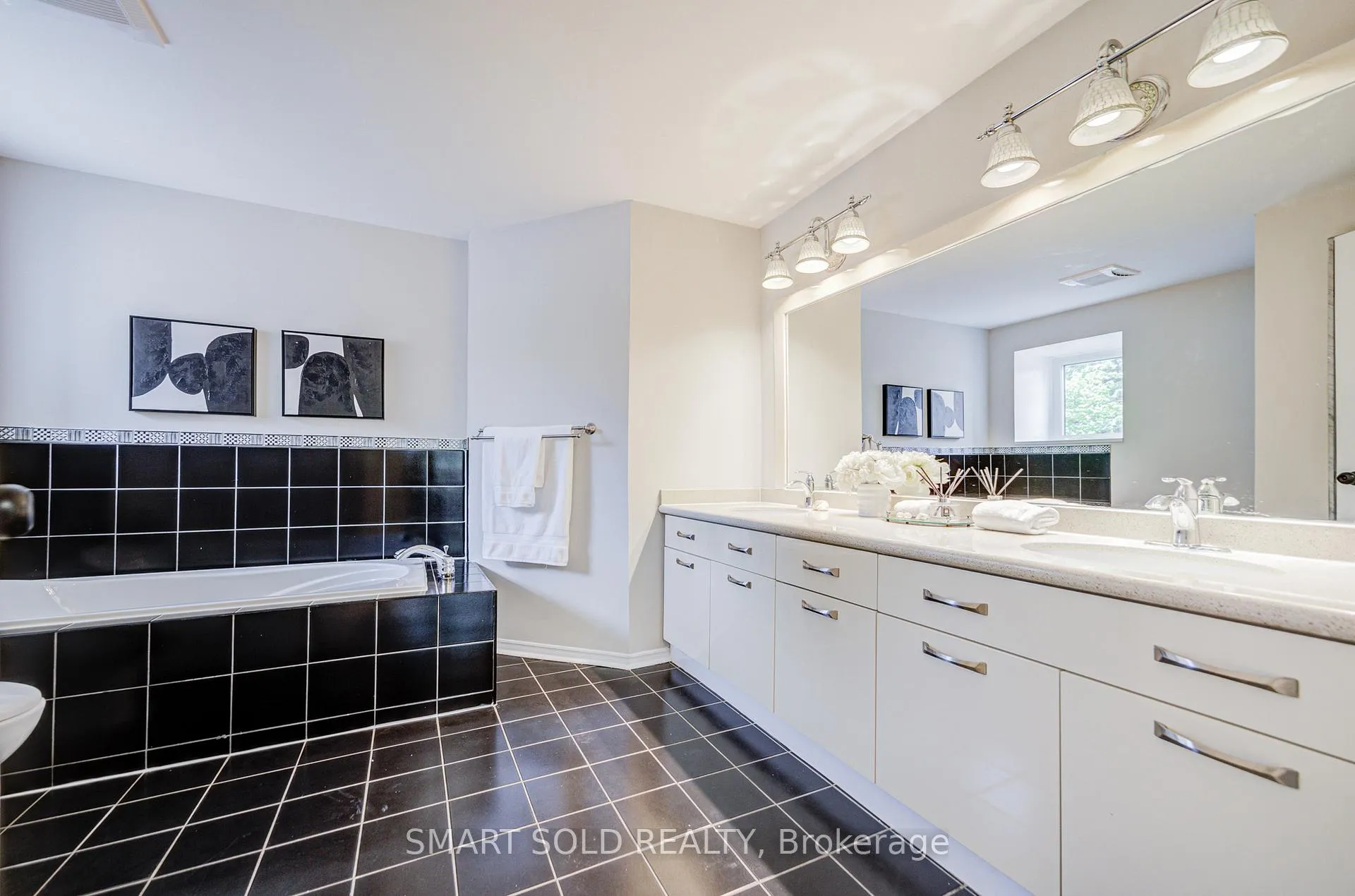 Photo 25 of 41 Carnforth Drive, Markham, Unionville — HOMEH