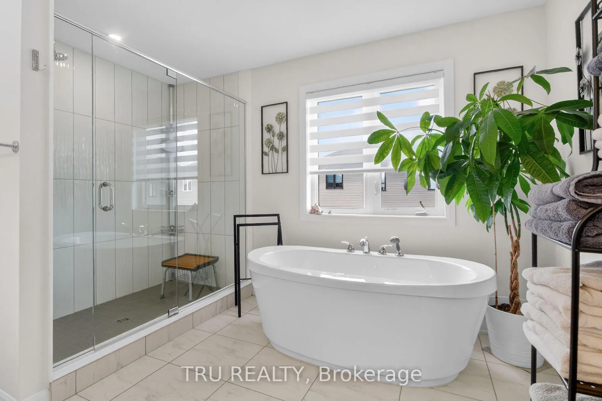 Photo 18 of 202 Skipper Drive, Ottawa, Mahogany Community — HOMEH