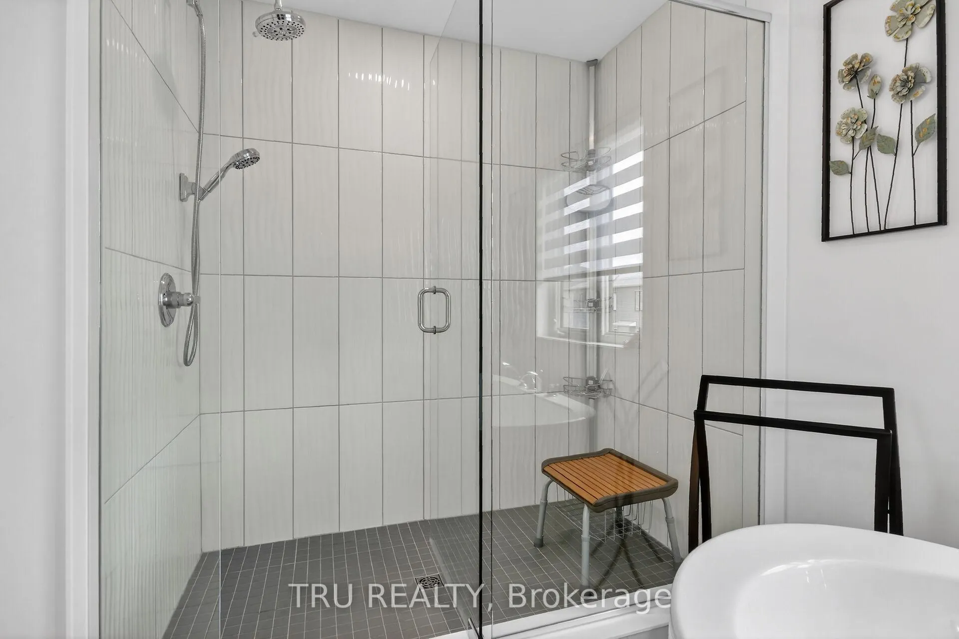 Photo 19 of 202 Skipper Drive, Ottawa, Mahogany Community — HOMEH