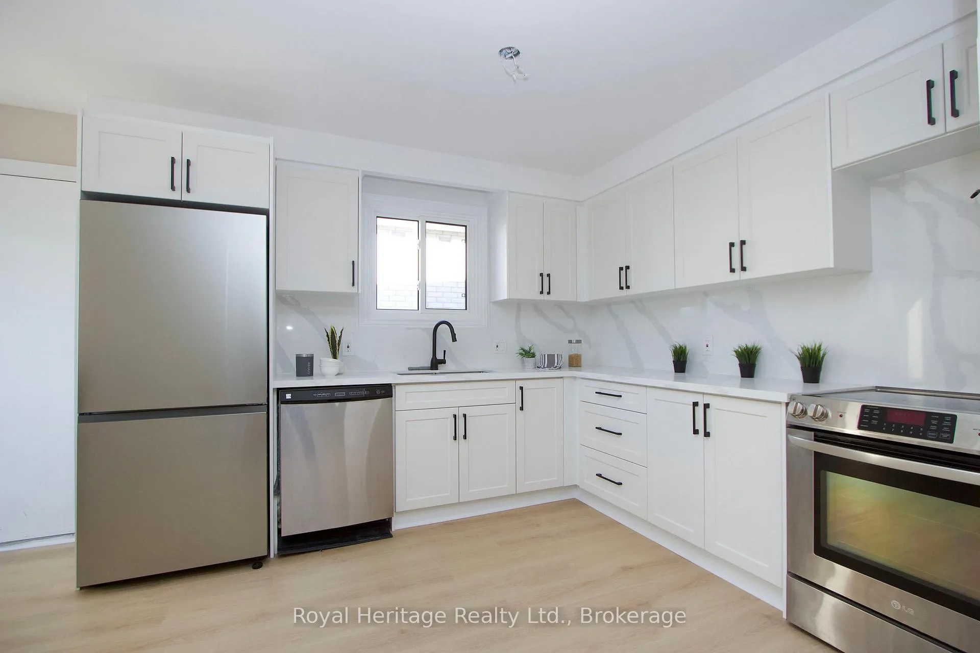 Photo 11 of 77 Devondale Street, Clarington, Courtice — HOMEH