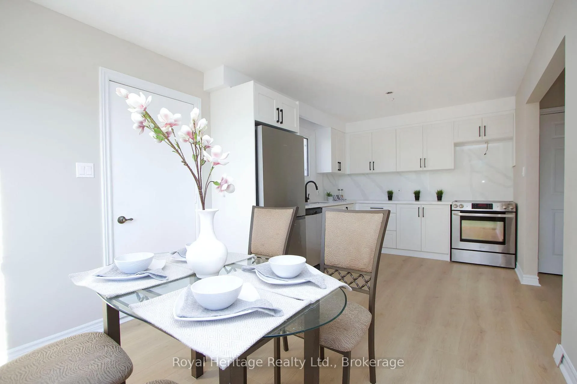 Photo 13 of 77 Devondale Street, Clarington, Courtice — HOMEH
