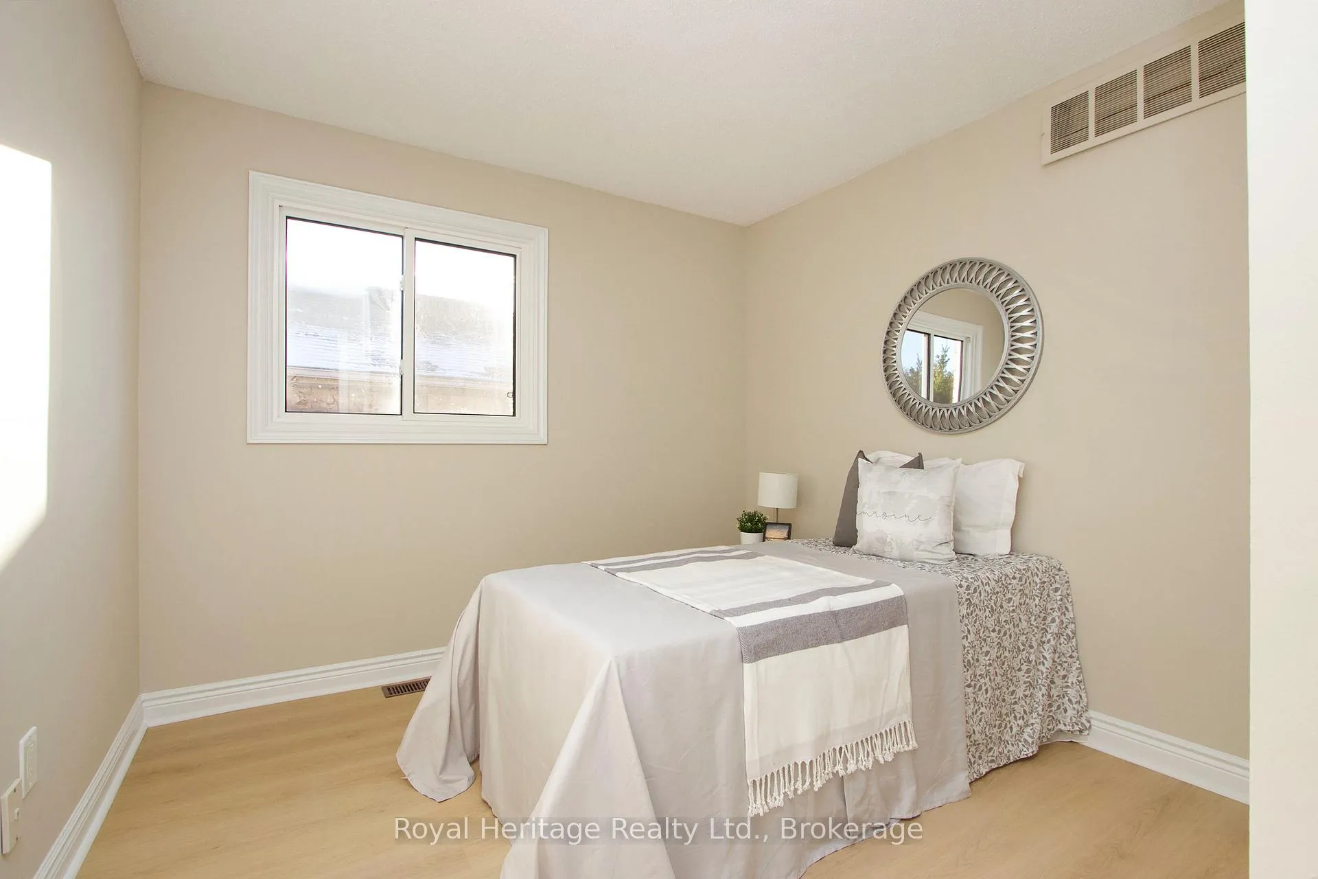 Photo 18 of 77 Devondale Street, Clarington, Courtice — HOMEH