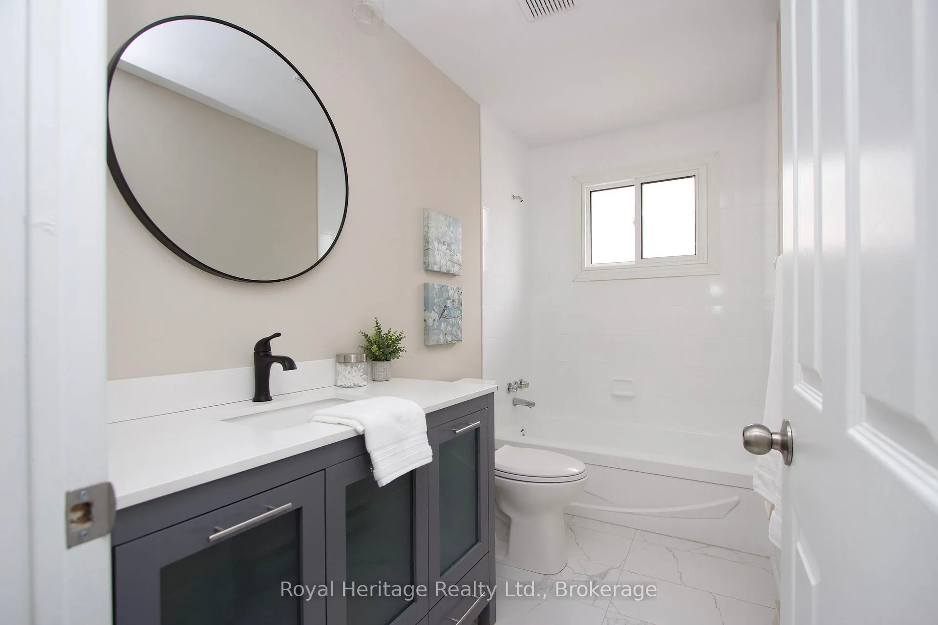 Photo 19 of 77 Devondale Street, Clarington, Courtice — HOMEH