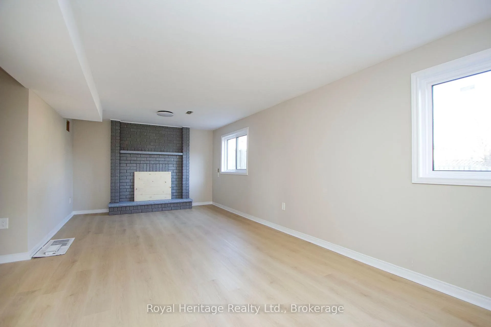 Photo 20 of 77 Devondale Street, Clarington, Courtice — HOMEH