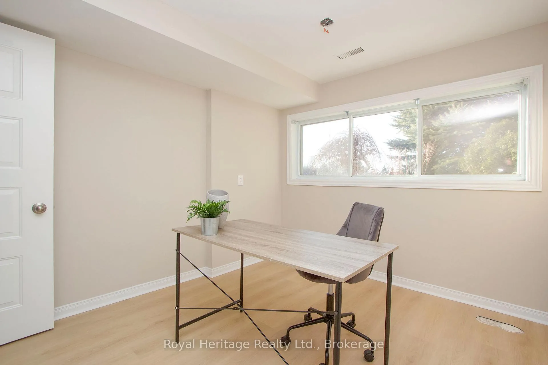 Photo 22 of 77 Devondale Street, Clarington, Courtice — HOMEH