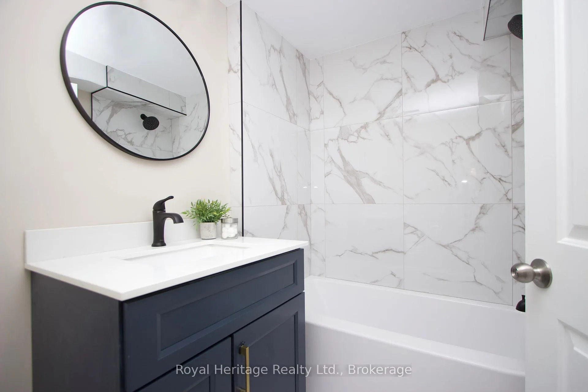 Photo 23 of 77 Devondale Street, Clarington, Courtice — HOMEH
