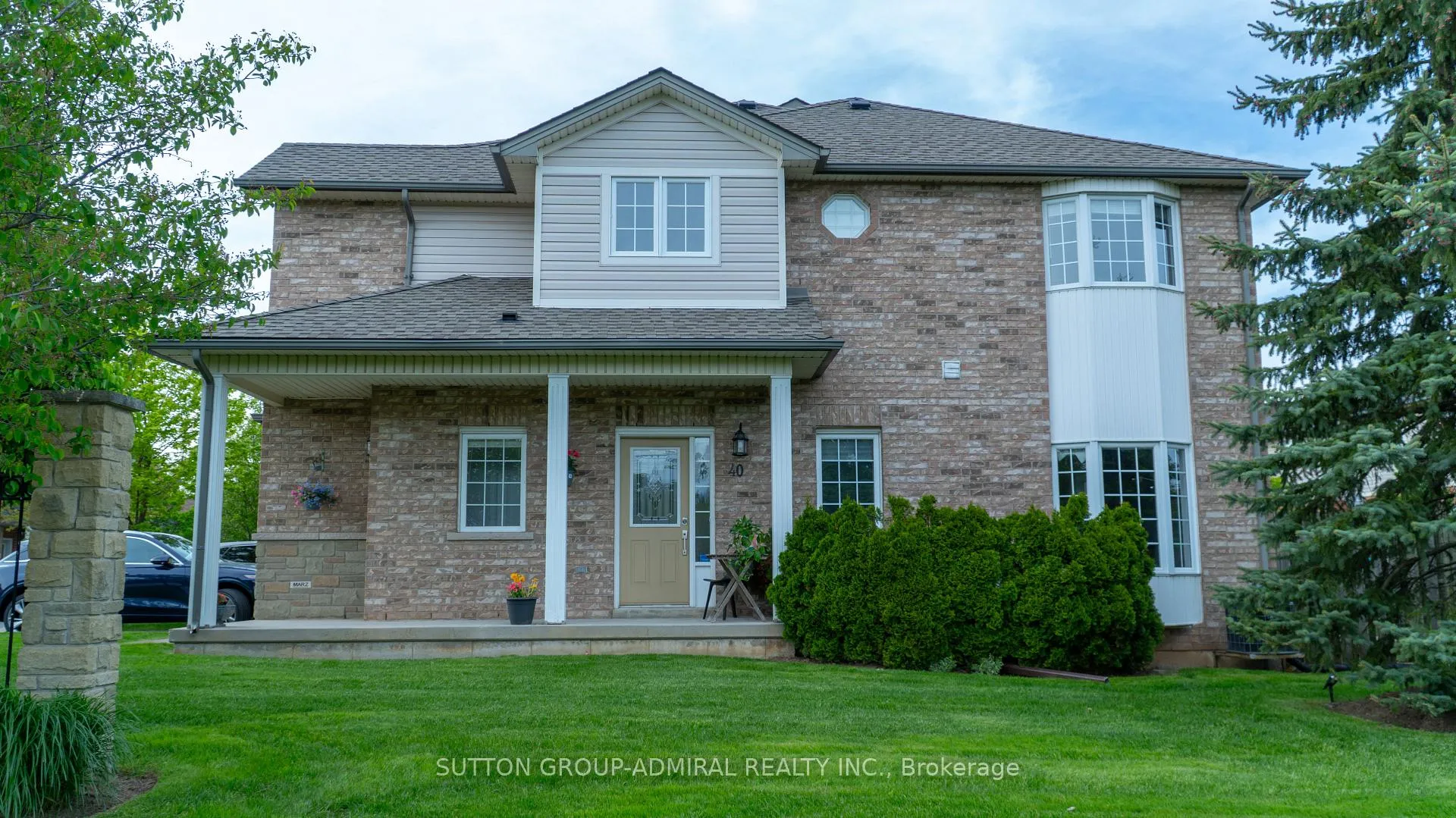 Front of Unit 40, 232 Stonehenge Drive