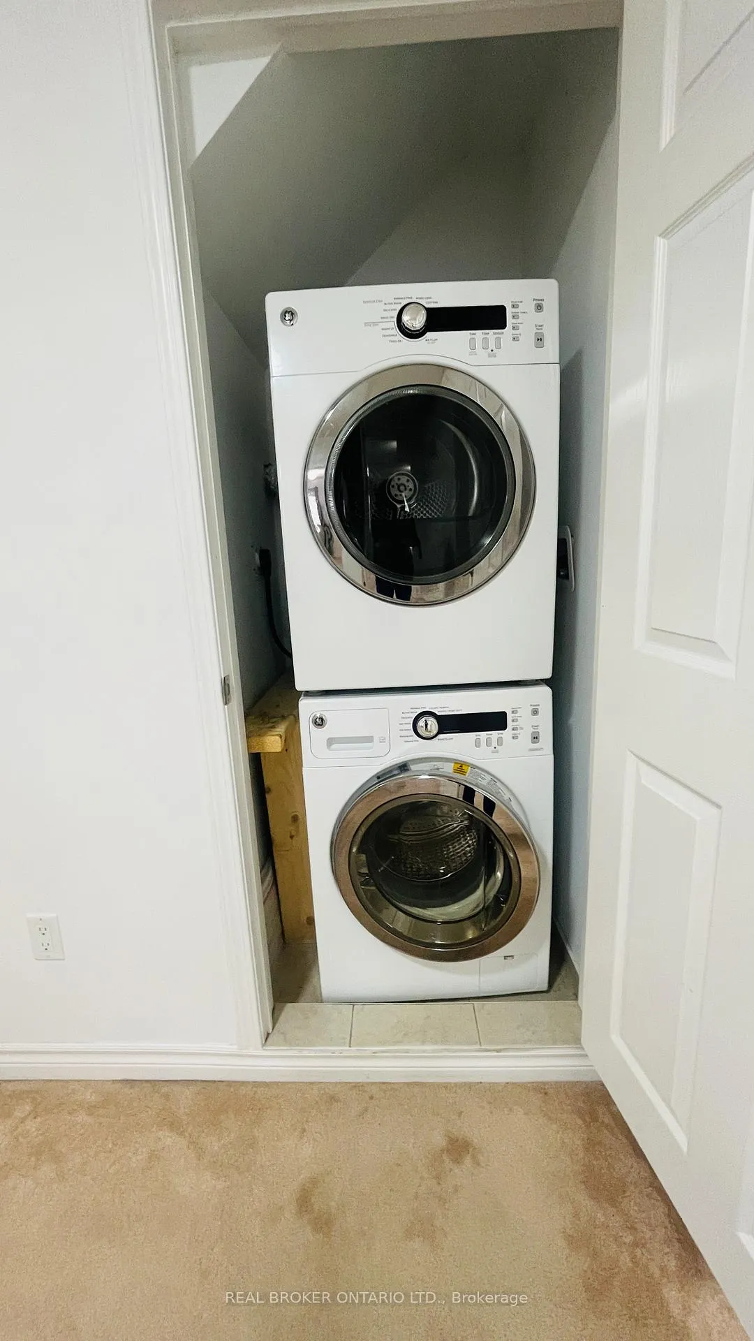 Photo 19 of Unit 5, 1040 Elton Way, Whitby, Pringle Creek — HOMEH