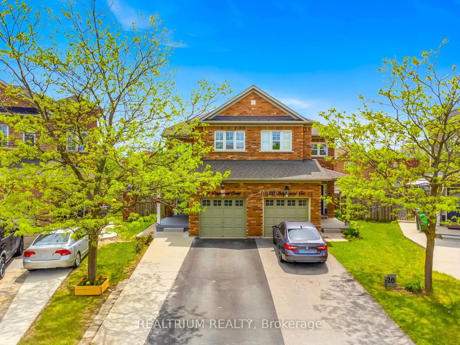 Front of 18 Deepcoral Court