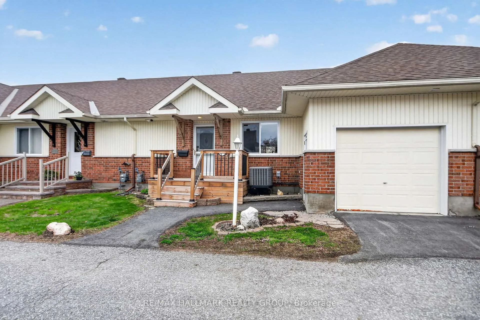 Photo 2 of 341 Chestnut Green Private, Ottawa, Richmond — HOMEH