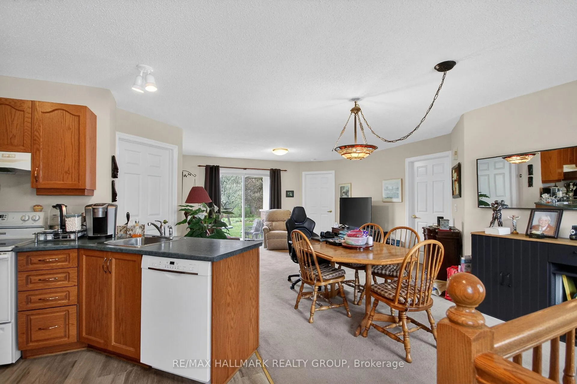Photo 5 of 341 Chestnut Green Private, Ottawa, Richmond — HOMEH