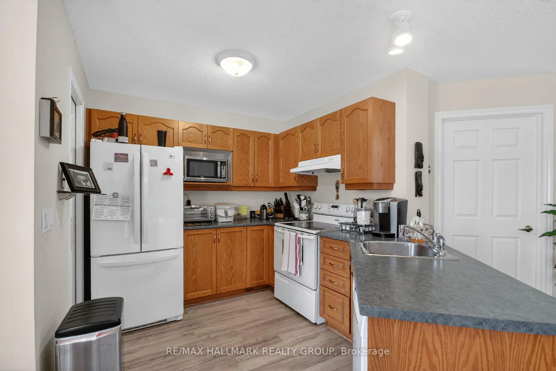 Photo 17 of 341 Chestnut Green Private, Ottawa, Richmond — HOMEH