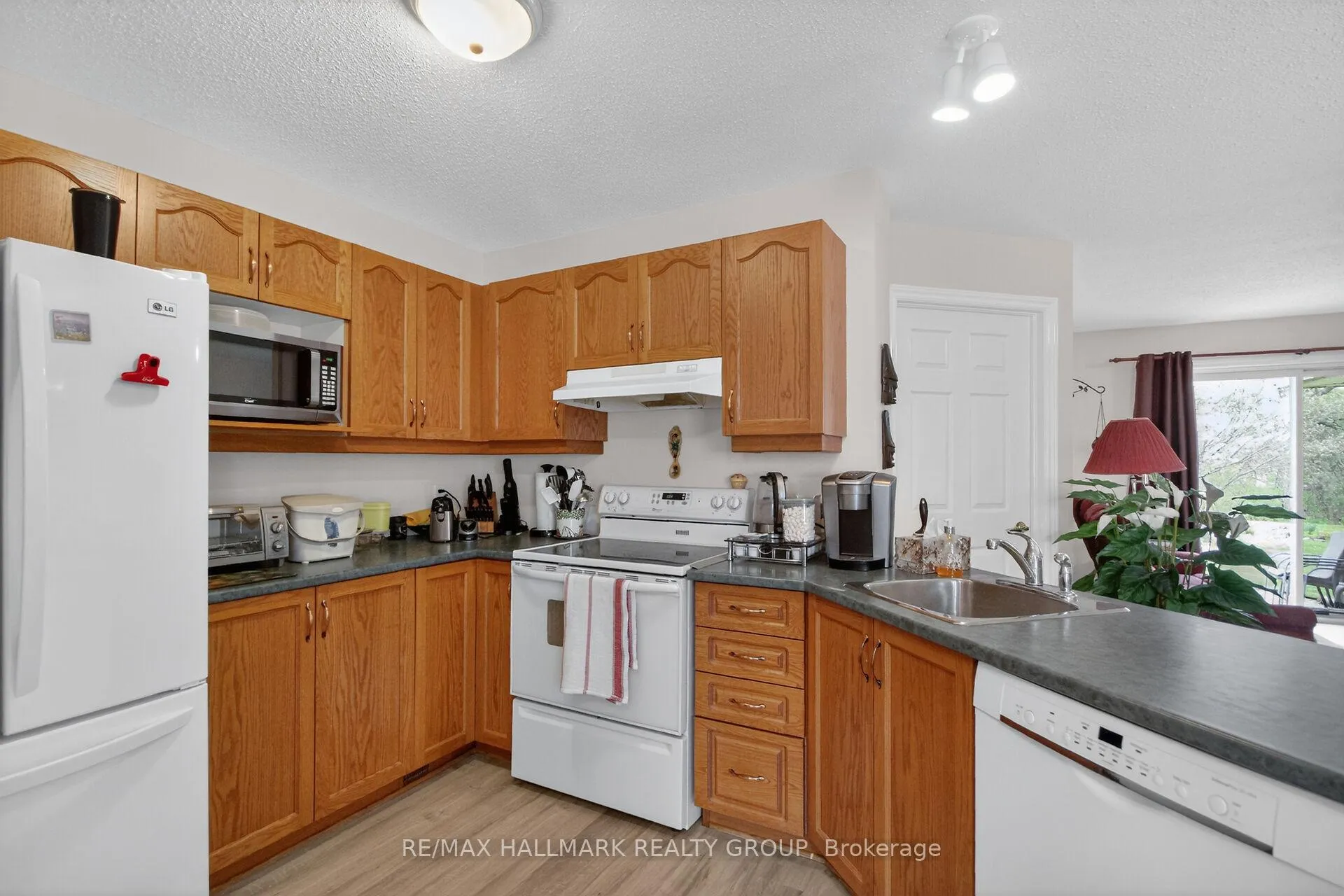 Photo 18 of 341 Chestnut Green Private, Ottawa, Richmond — HOMEH