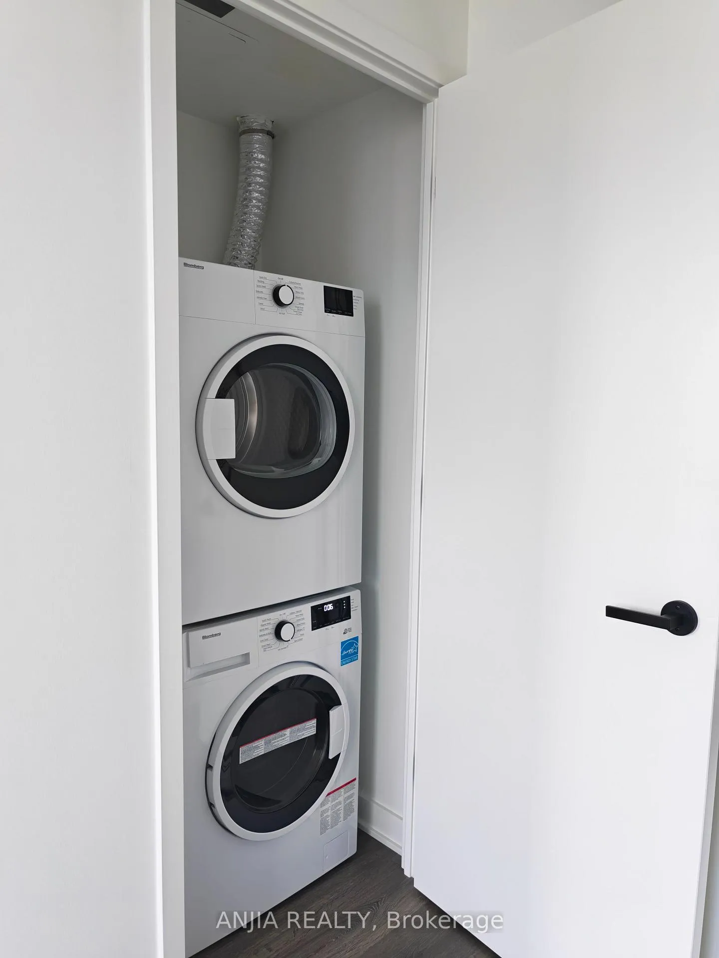 Photo 18 of Unit 3413, 55 Charles Street E, Toronto, Church-Yonge Corridor — HOMEH