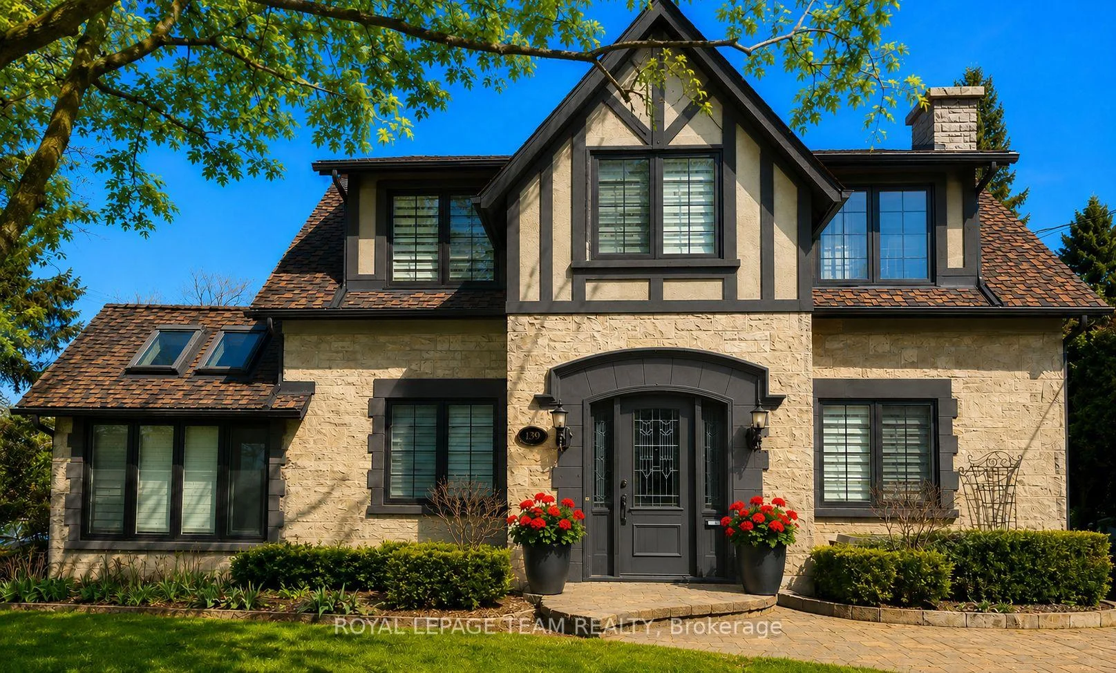 Front of 139 Pleasant Park Road