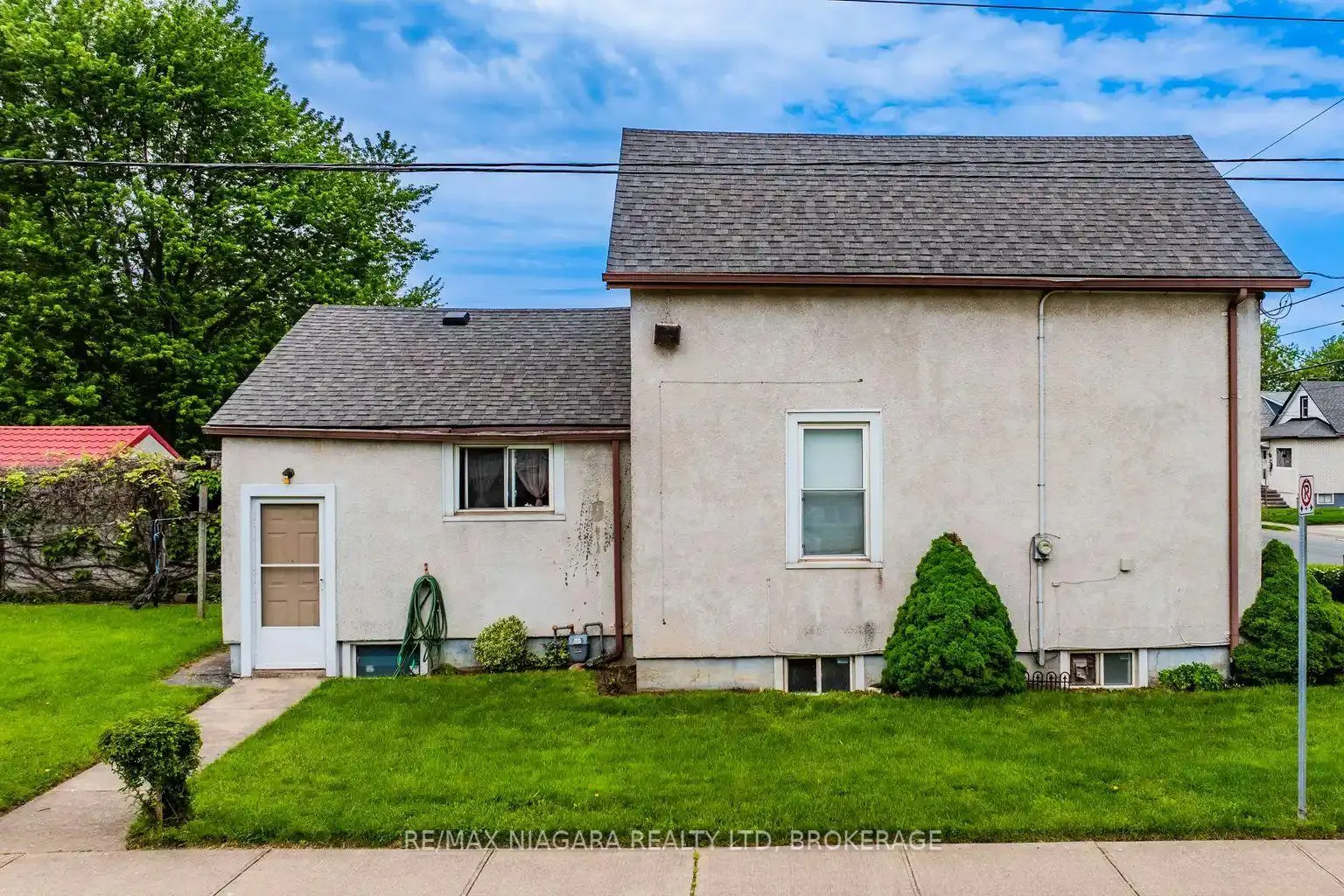 Photo 5 of 5719 Temperance Avenue E, Niagara Falls, Hospital — HOMEH