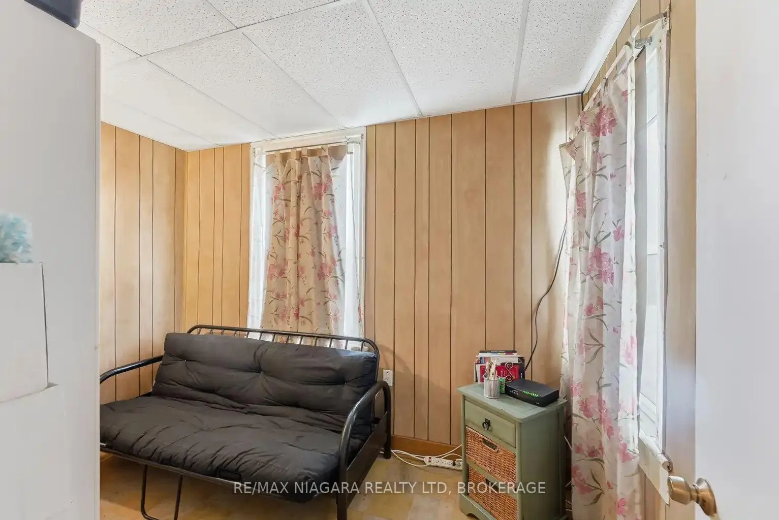 Photo 18 of 5719 Temperance Avenue E, Niagara Falls, Hospital — HOMEH