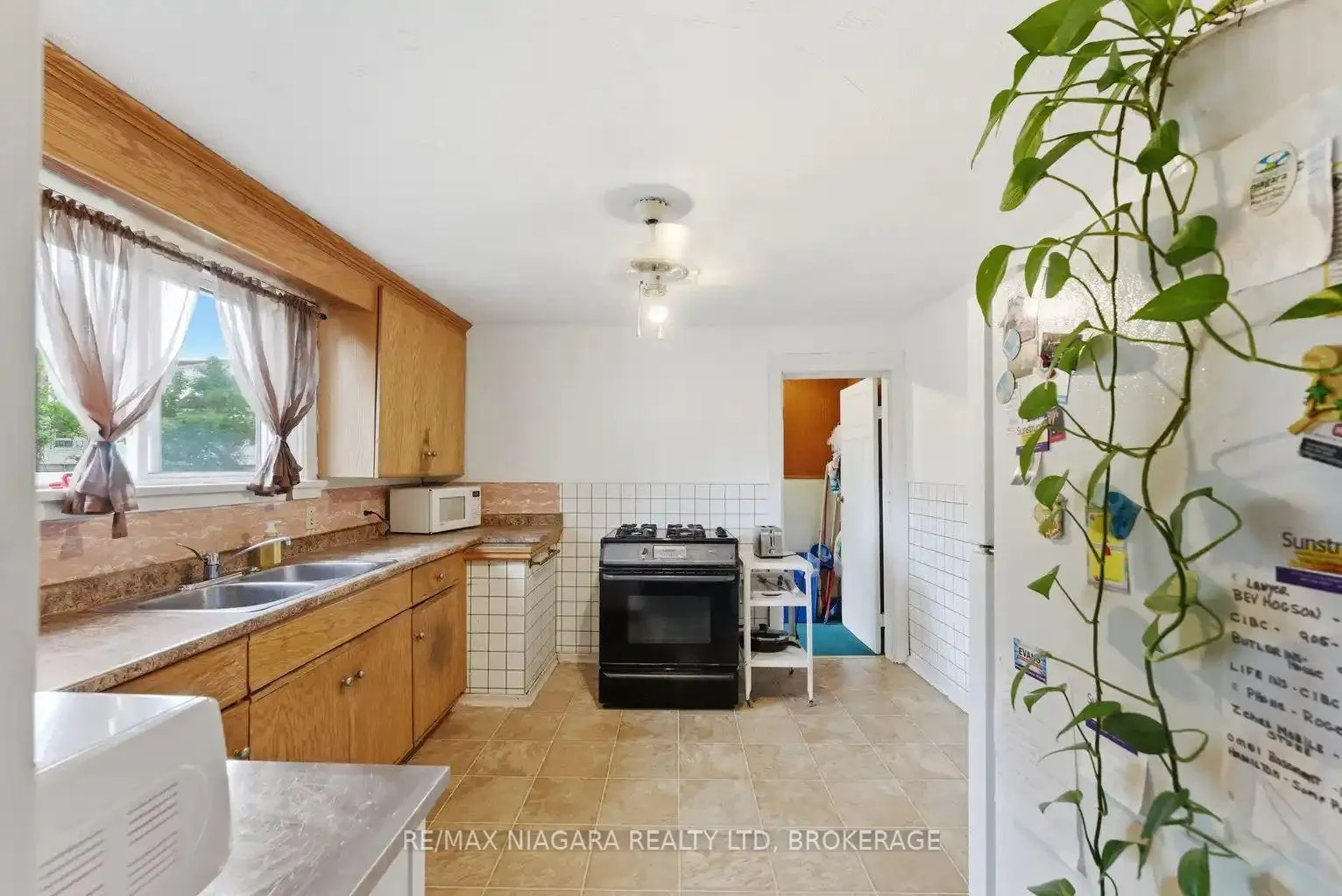 Photo 23 of 5719 Temperance Avenue E, Niagara Falls, Hospital — HOMEH
