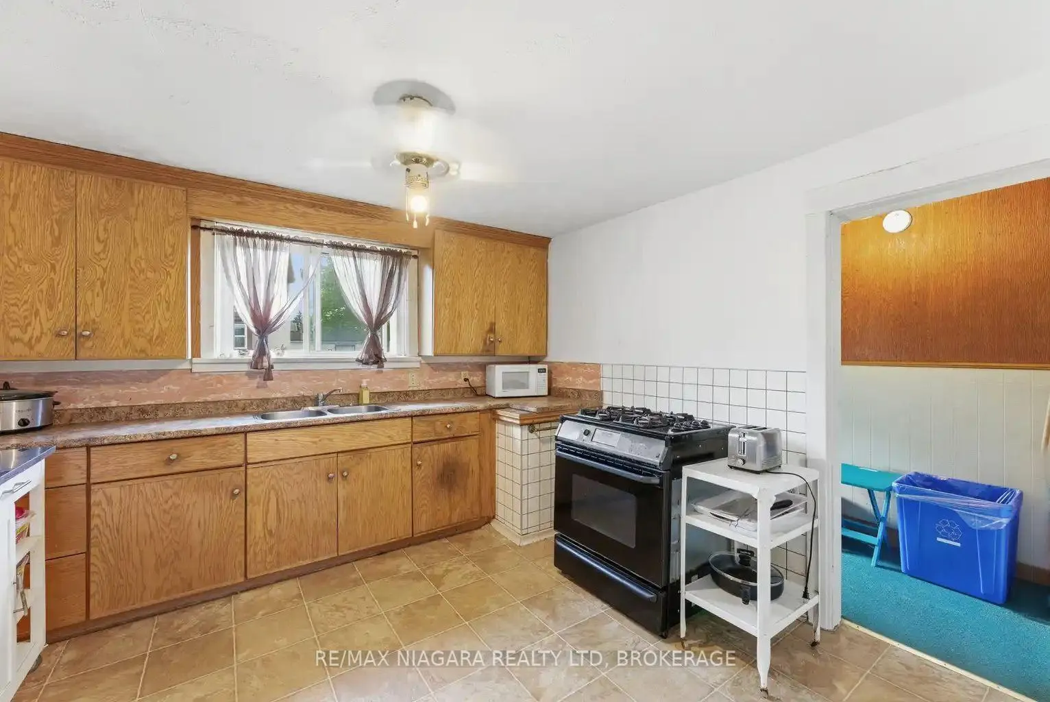 Photo 25 of 5719 Temperance Avenue E, Niagara Falls, Hospital — HOMEH