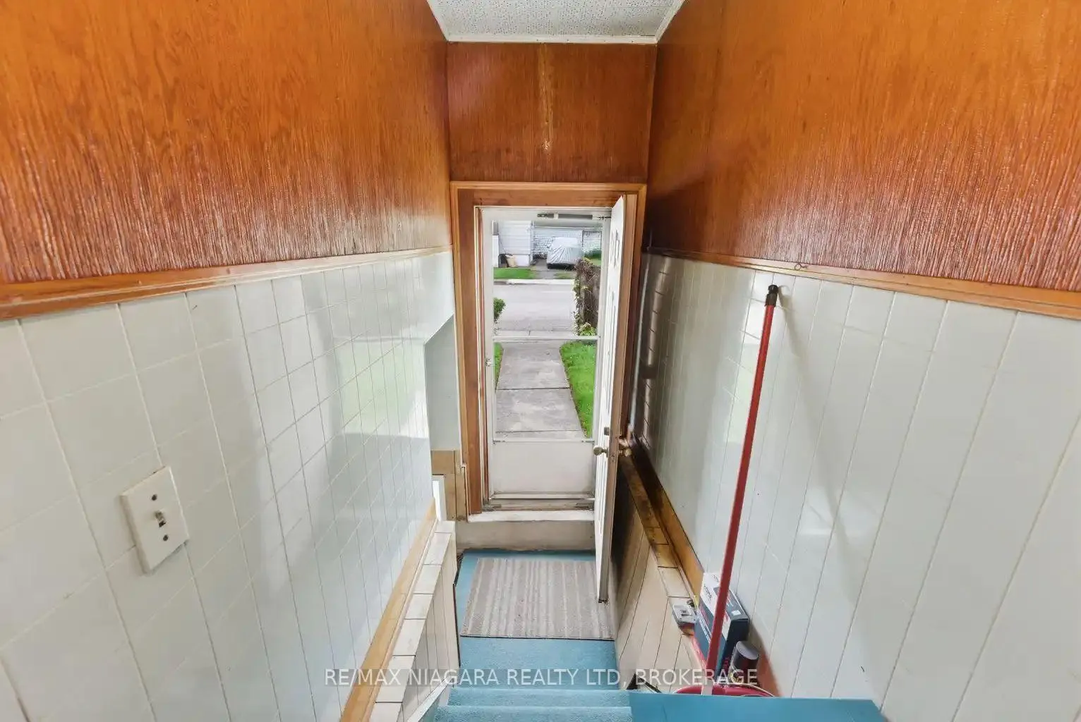Photo 26 of 5719 Temperance Avenue E, Niagara Falls, Hospital — HOMEH
