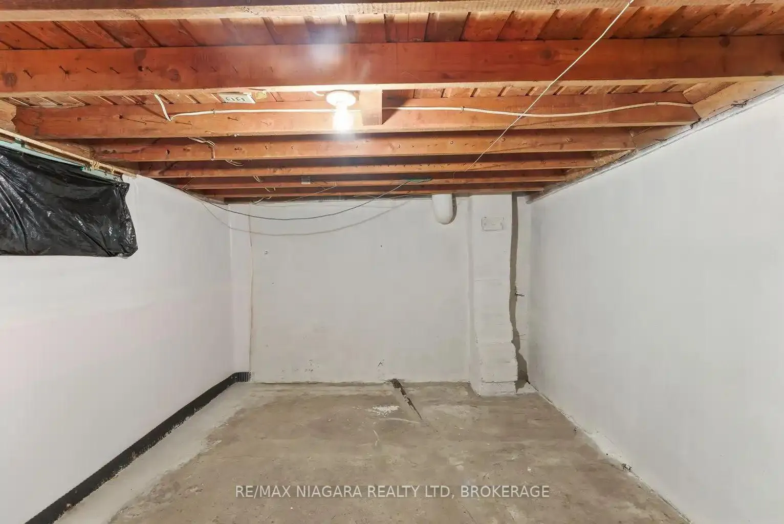 Photo 28 of 5719 Temperance Avenue E, Niagara Falls, Hospital — HOMEH