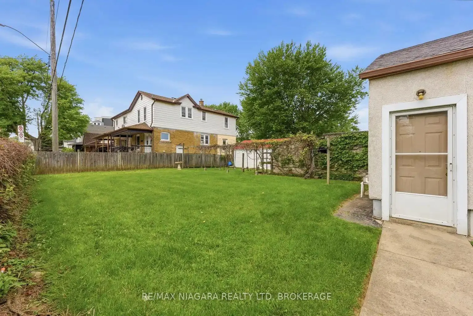 Photo 31 of 5719 Temperance Avenue E, Niagara Falls, Hospital — HOMEH