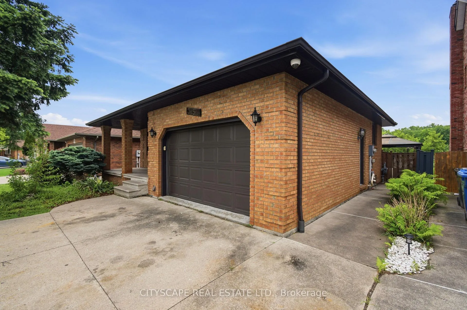 Photo 3 of 3154 Fazio Drive, Windsor — HOMEH