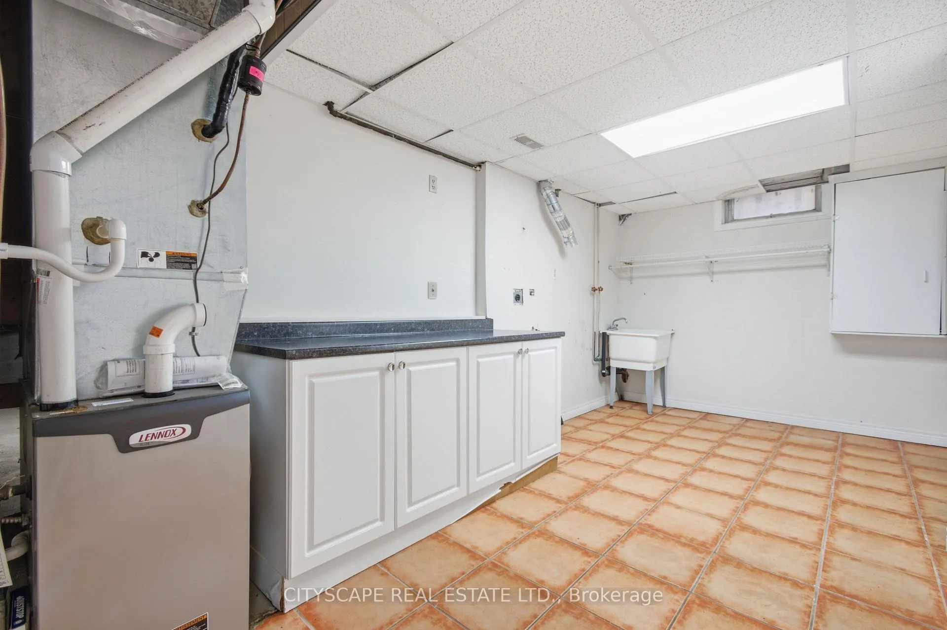 Photo 27 of 3154 Fazio Drive, Windsor — HOMEH