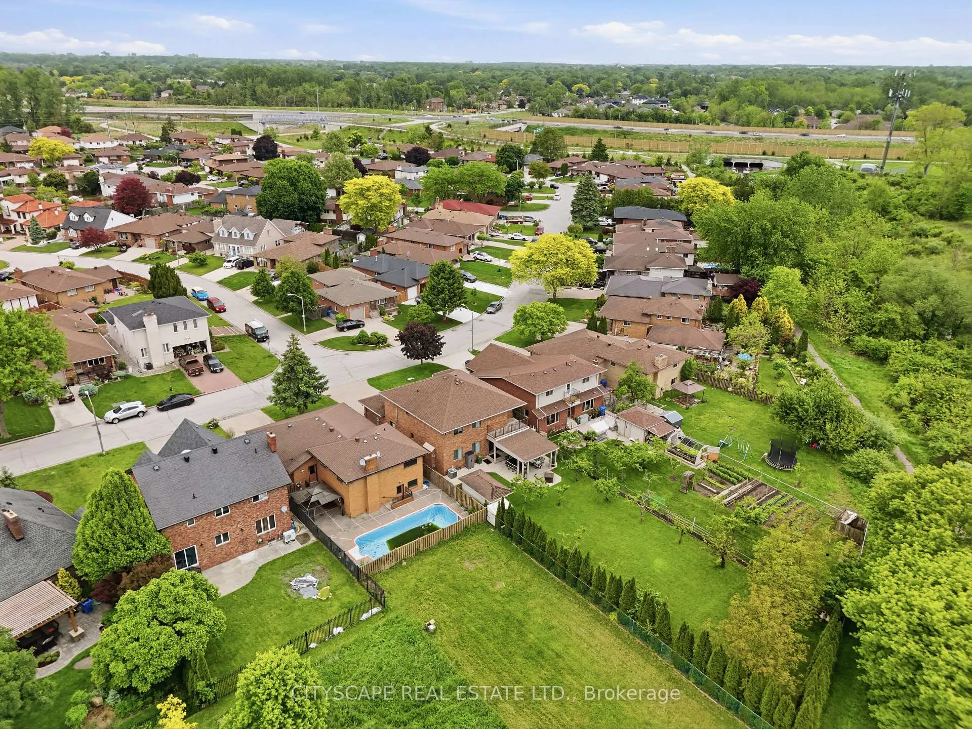 Photo 28 of 3154 Fazio Drive, Windsor — HOMEH