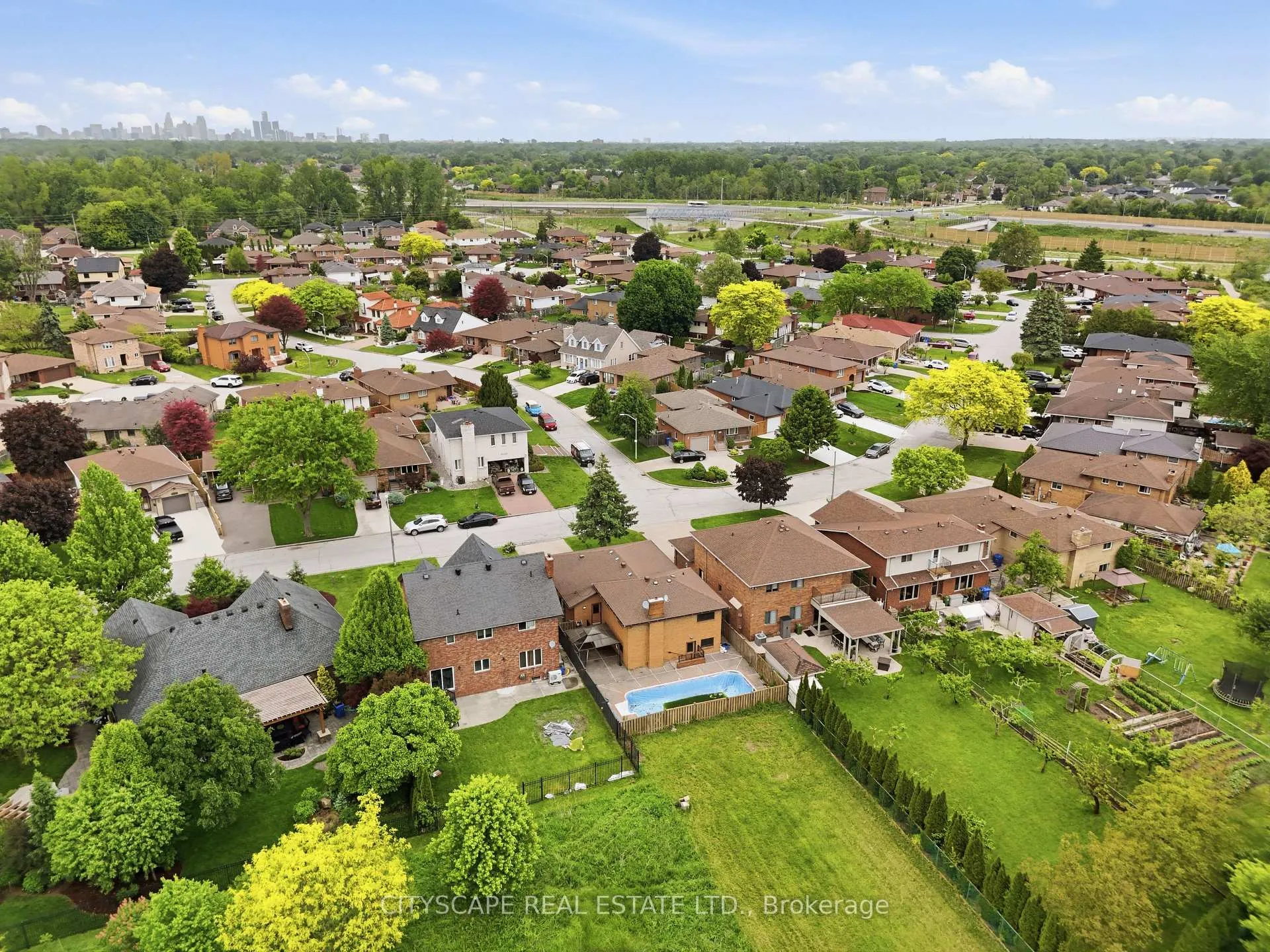 Photo 32 of 3154 Fazio Drive, Windsor — HOMEH