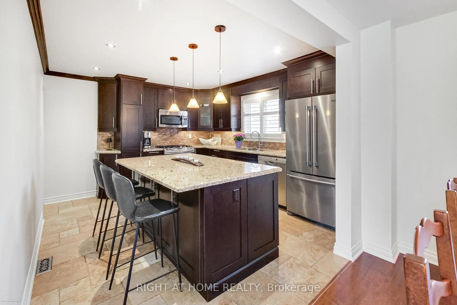 Photo 2 of 885 Dales Avenue, Newmarket, Gorham-College Manor — HOMEH
