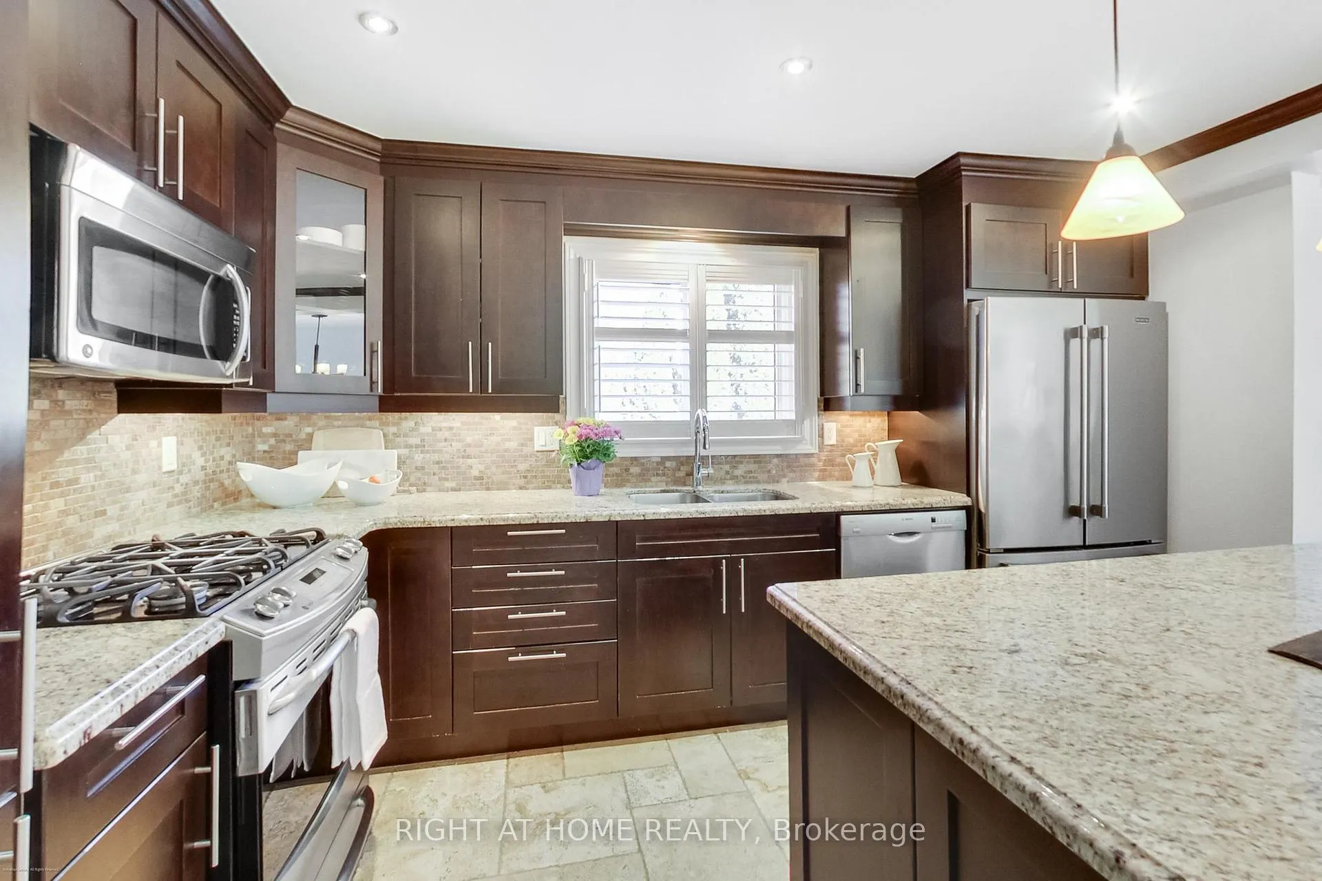 Photo 3 of 885 Dales Avenue, Newmarket, Gorham-College Manor — HOMEH