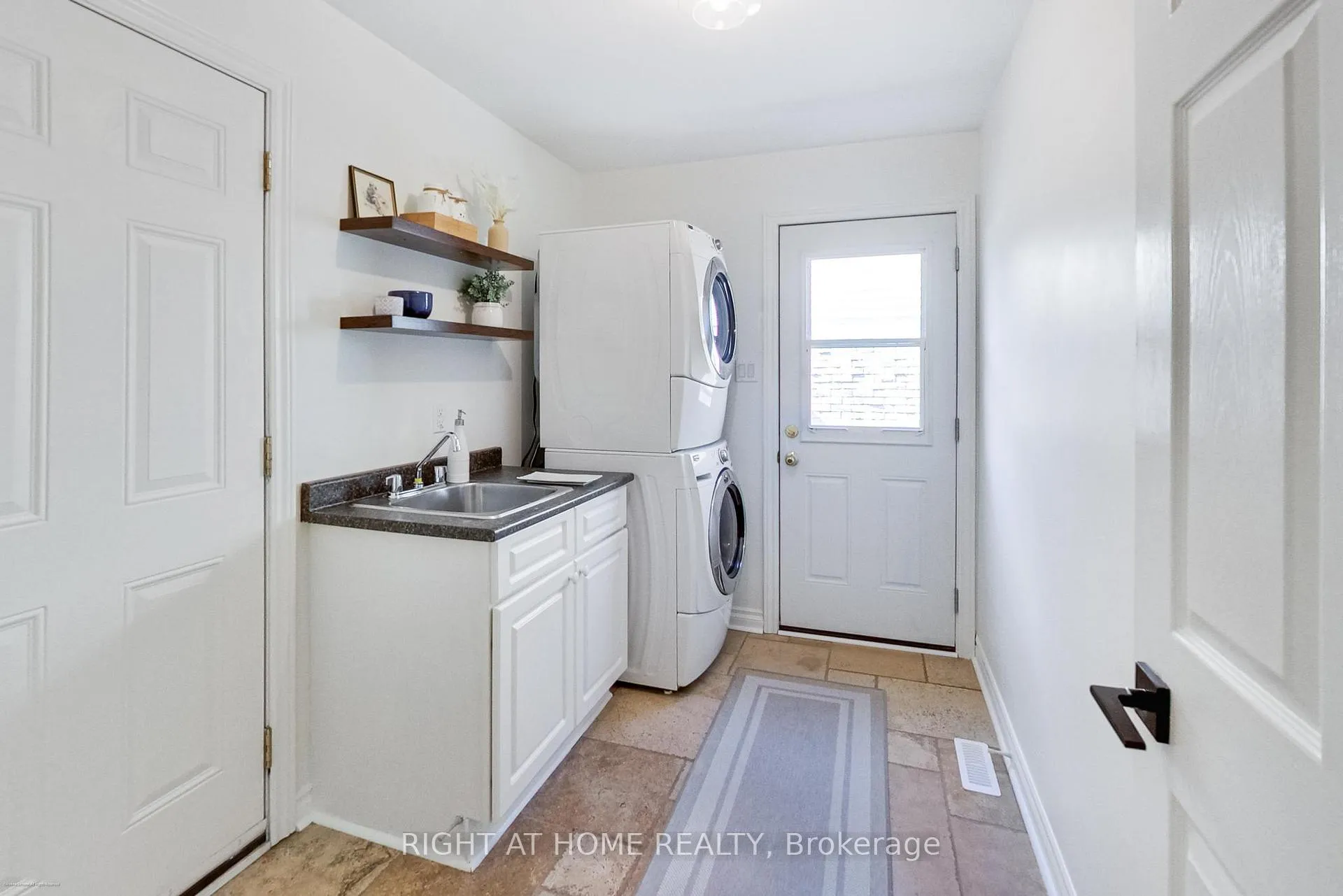 Photo 15 of 885 Dales Avenue, Newmarket, Gorham-College Manor — HOMEH