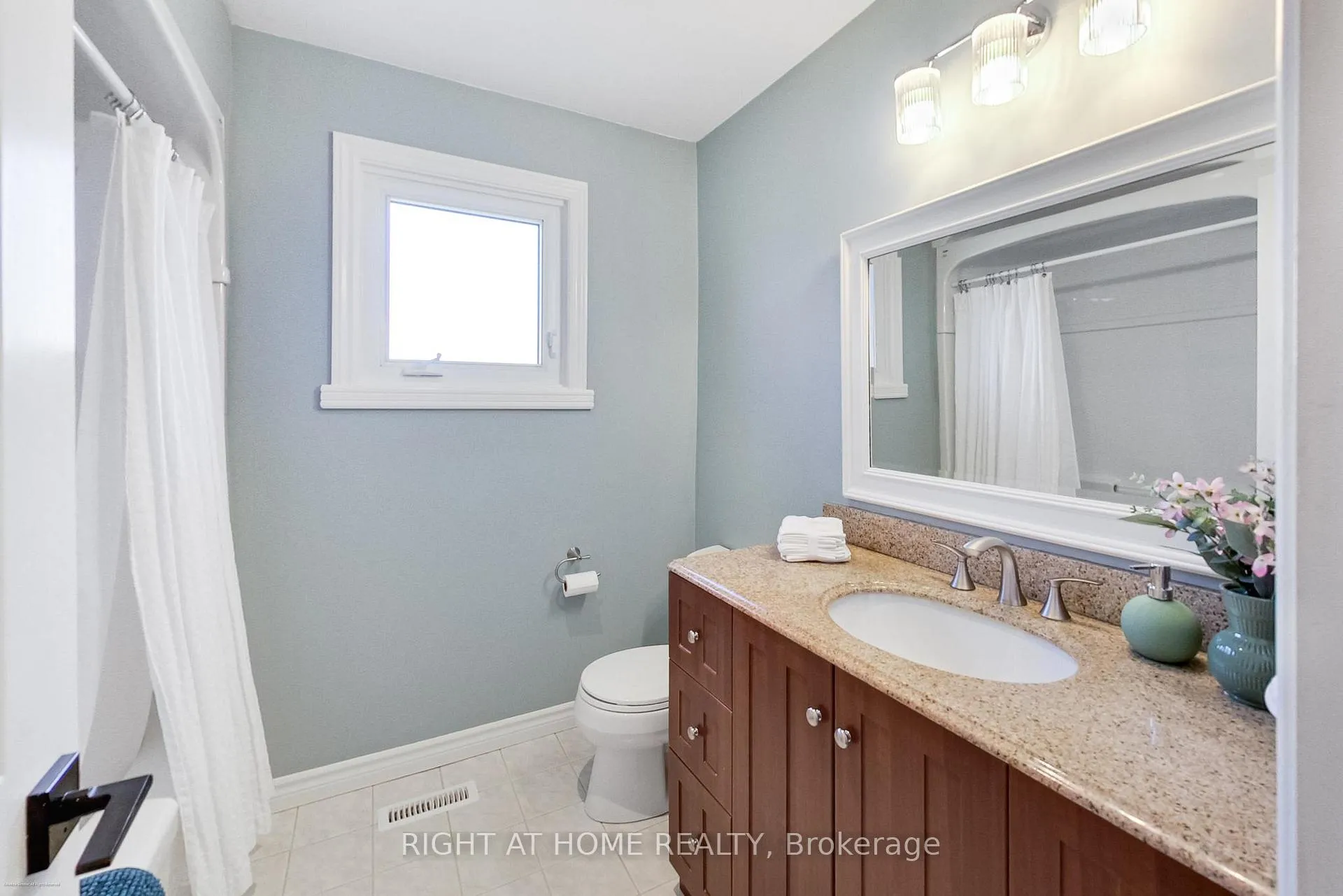 Photo 19 of 885 Dales Avenue, Newmarket, Gorham-College Manor — HOMEH