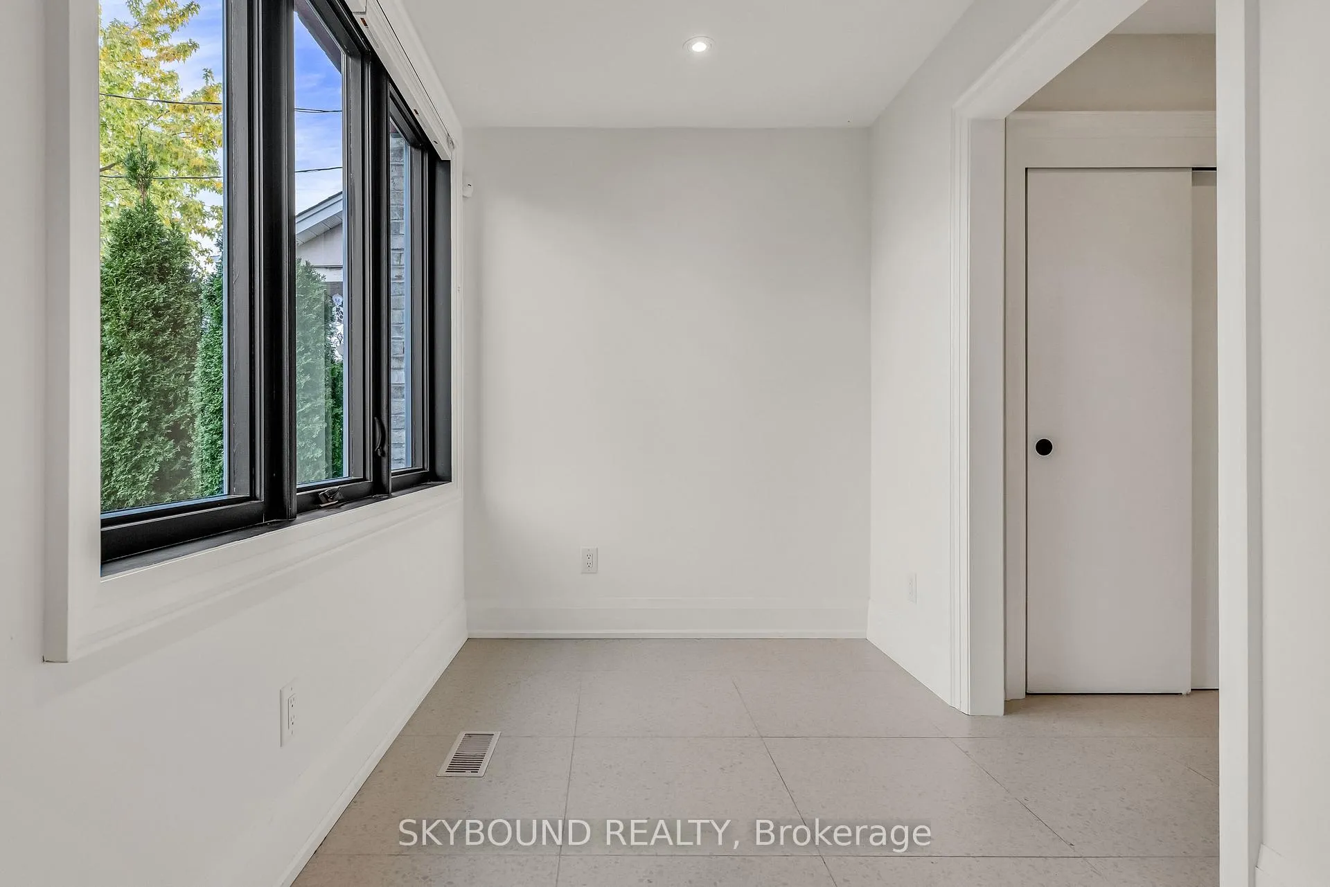 Photo 3 of 323 Mortimer Avenue, Toronto, Danforth Village-East York — HOMEH