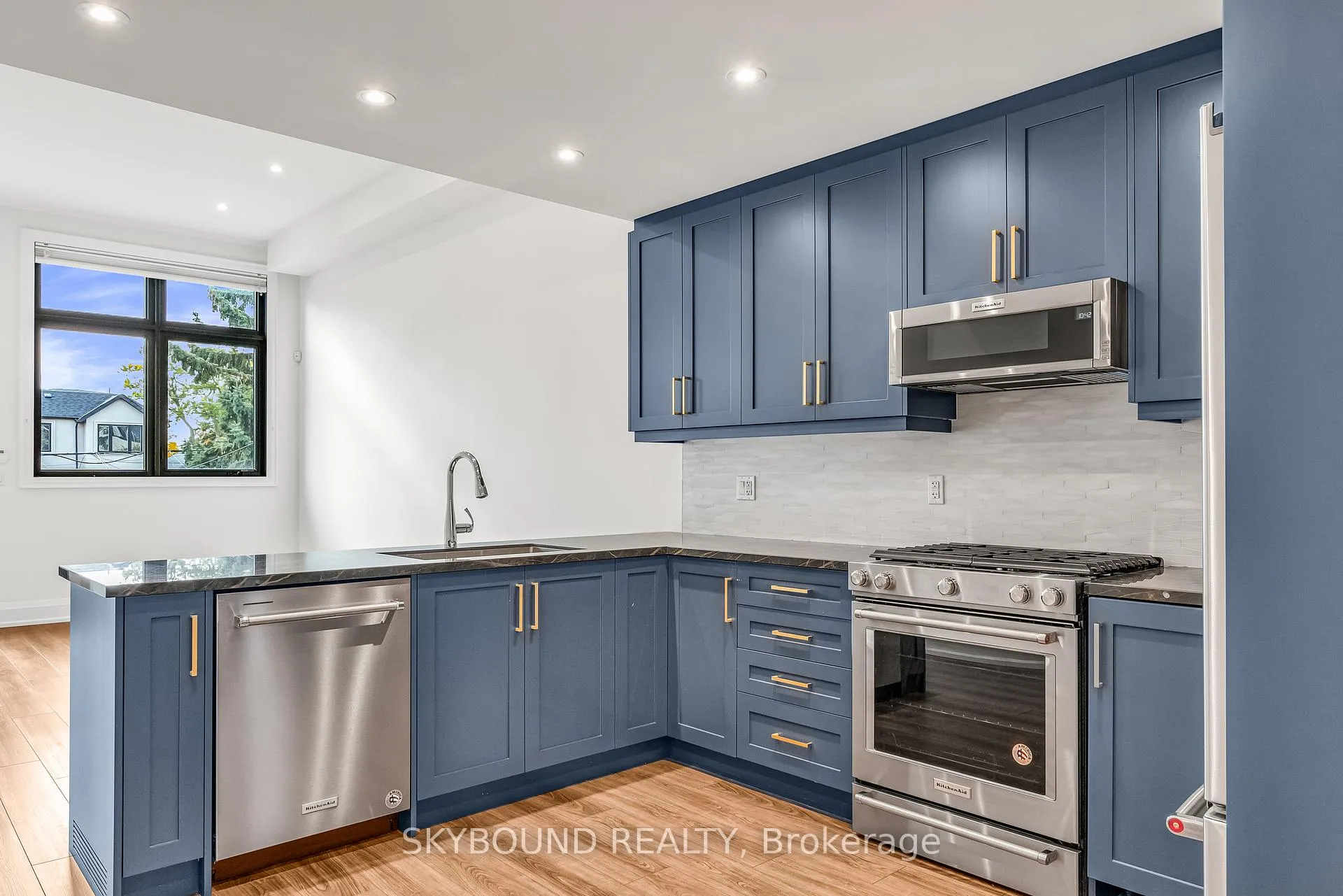 Photo 12 of 323 Mortimer Avenue, Toronto, Danforth Village-East York — HOMEH