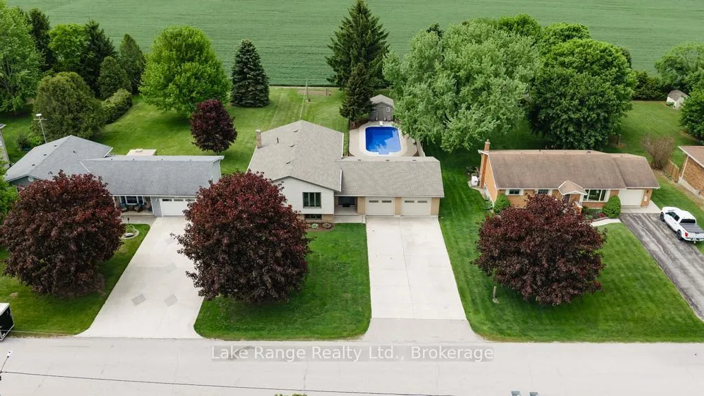Photo 2 of 23 Parker Dr E, Morris Turnberry, Belgrave — HOMEH