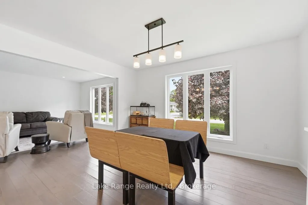 Photo 12 of 23 Parker Dr E, Morris Turnberry, Belgrave — HOMEH